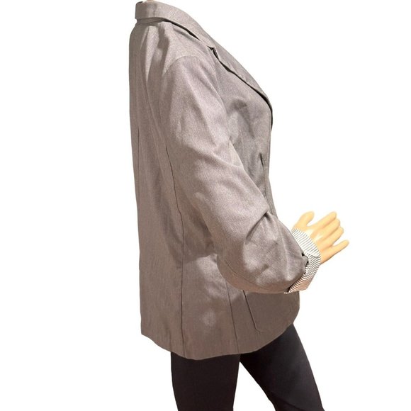 Gap Gray  Jacket with White and Black Lining Inside Of Sleeves Size Medium - Picture 8 of 10